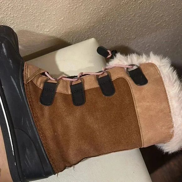 Cat and Jack fur lined snow boots size 2 - Picture 8 of 9